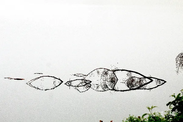 高清摄影 画出的眼睛在白色背景上漂浮。