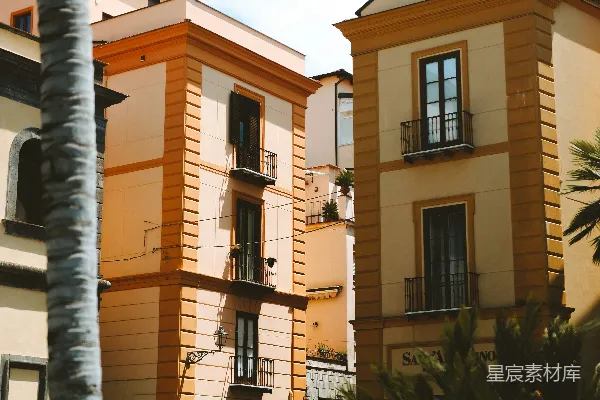高清摄影 暖色调的建筑物在蓝天背景下。