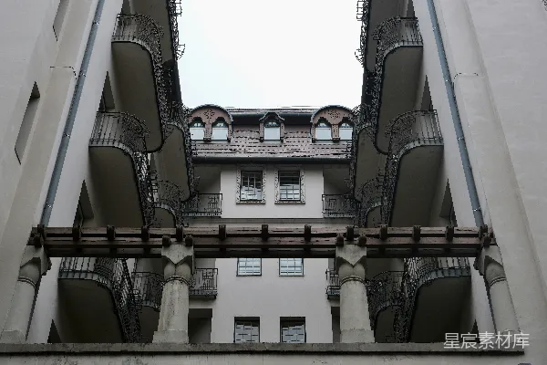 高清摄影 精美的建筑结构框住了建筑物的景象。