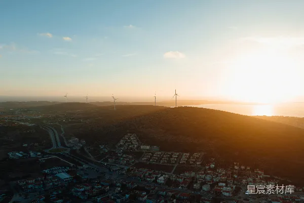 高清摄影 一幅城市全景图，背景中夕阳西下。