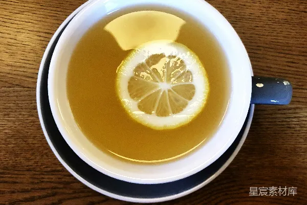 高清摄影 一杯柠檬片的茶
