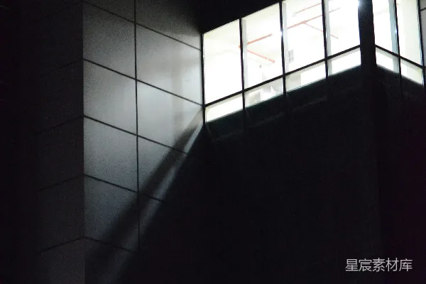 高清摄影 一座带有钟表的高楼