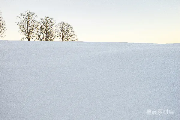 高清摄影 一个人在雪地上滑雪