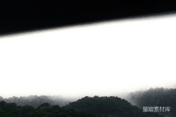 高清摄影 阴云笼罩着阴沉的群山。