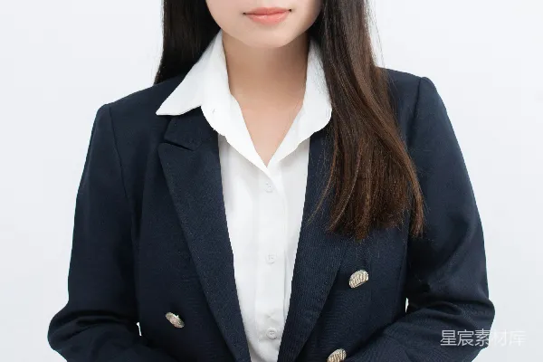 高清摄影 一位穿着职业装的女士在摆姿势拍照。