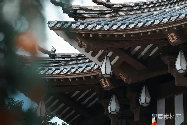 高清摄影 一座上面有钟的高楼