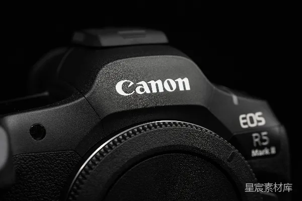 高清摄影 佳能 EOS R5 Mark II 相机的特写镜头。
