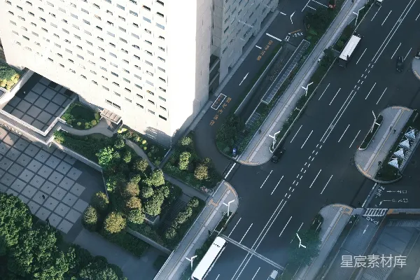 高清摄影 俯瞰城市，可以看到道路和建筑物。