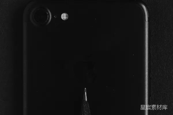 高清摄影 银色的iPhone 6配黑色保护套