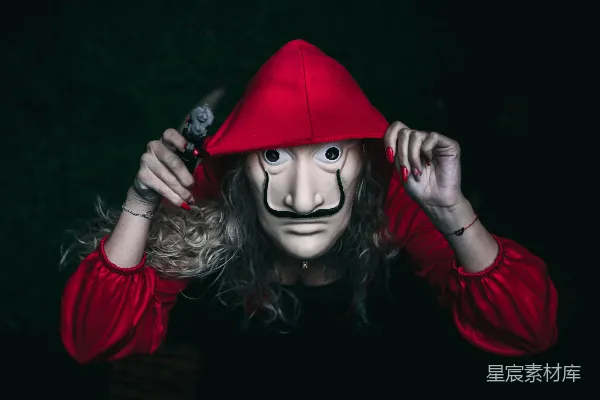 高清摄影 一个戴着口罩和红色帽子的人