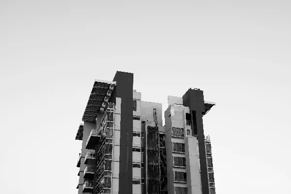 高清摄影 白天的黑白混凝土建筑