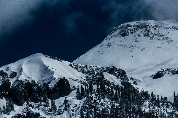 高清摄影 被雪覆盖的山