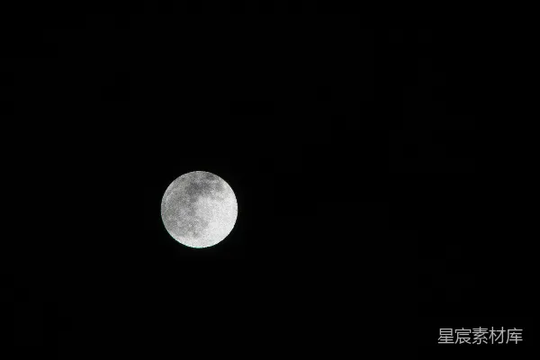 高清摄影 满月在漆黑的夜空中