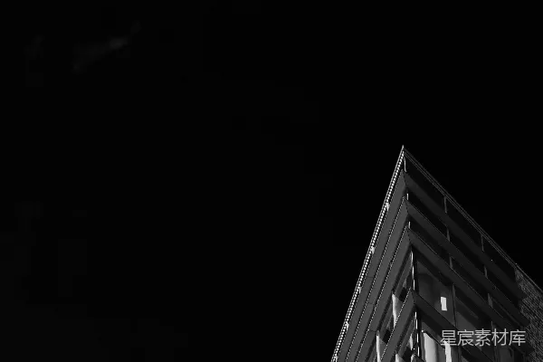 高清摄影 灰色混凝土建筑在夜空下