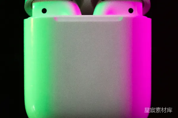 高清摄影 黑色背景上的AirPods
