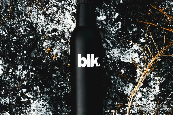 高清摄影 黑白相间的BLK瓶子