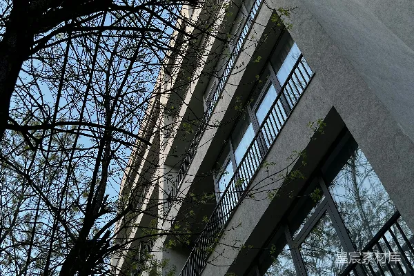 高清摄影 一座带有阳台的高层建筑