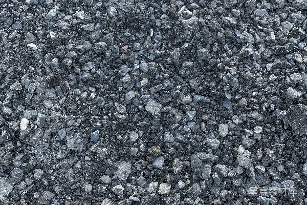 高清摄影 一条街道的特写，上面有岩石和砾石。
