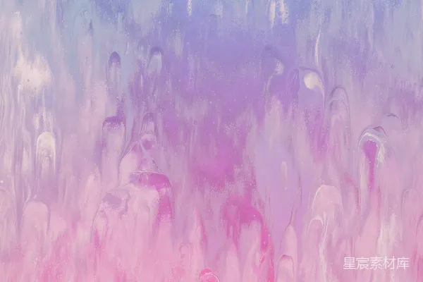 高清摄影 一群人在雨中站着。