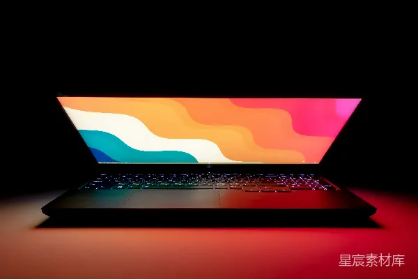 高清摄影 MacBook Pro在黑色桌子上