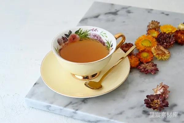 高清摄影 白瓷茶杯和白瓷碟子