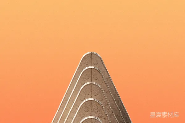 高清摄影 一座三角形建筑，背景是天空。
