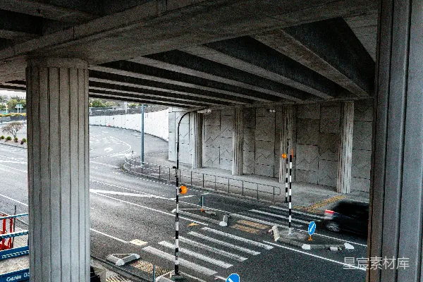 高清摄影 混凝土立交桥，桥下设有行人过街设施
