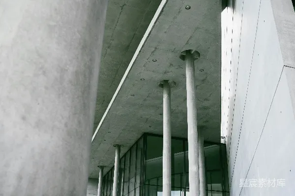 高清摄影 白金属管道在白墙上