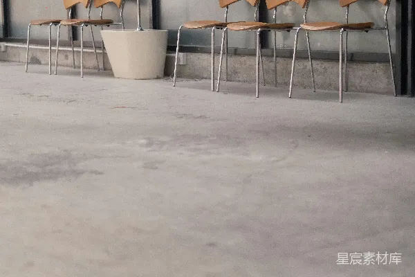 高清摄影 几张空椅子和一盏落地灯