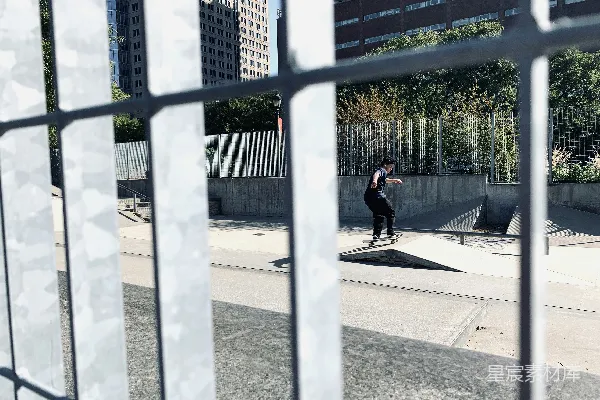 高清摄影 男人在滑板