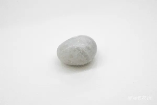 高清摄影 白色表面上的灰色石头