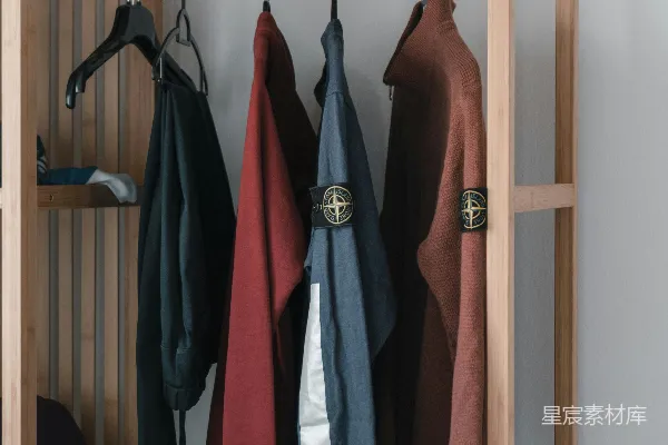 高清摄影 一个装满衣服的衣柜