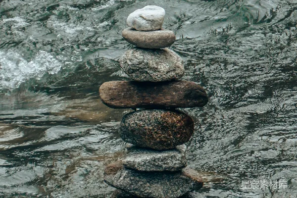 高清摄影 水中的石头堆