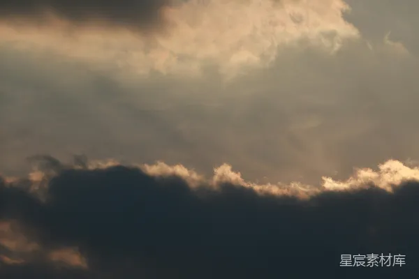 高清摄影 夕阳映照下的乌云