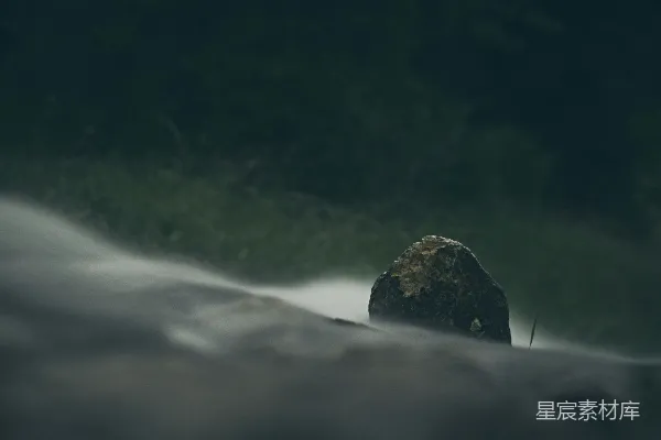 高清摄影 青山绿水旁