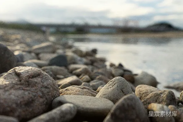 高清摄影 水边岩石的特写