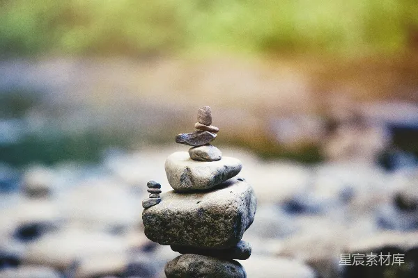 高清摄影 灰暗的货架堆的特写