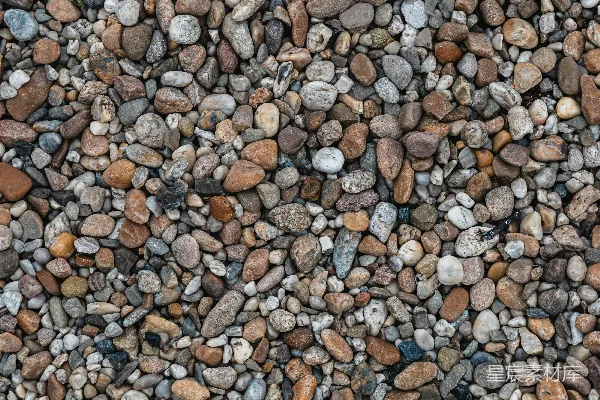高清摄影 一幅由小块多色鹅卵石和碎石组成的全景。