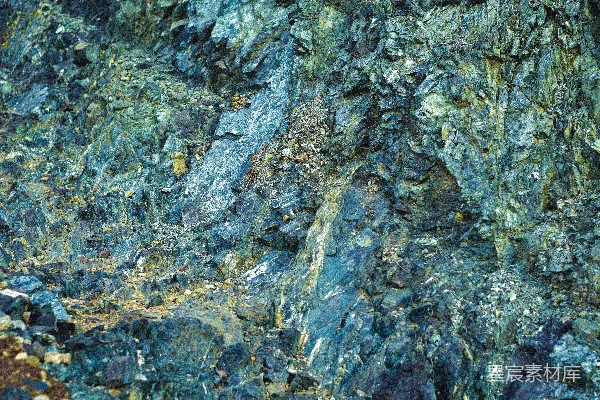 高清摄影 纹理丰富的蓝色和绿色岩石表面的特写。