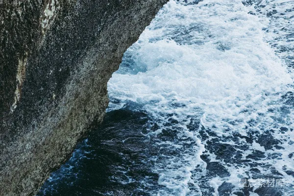 高清摄影 拍打着岩石的海浪