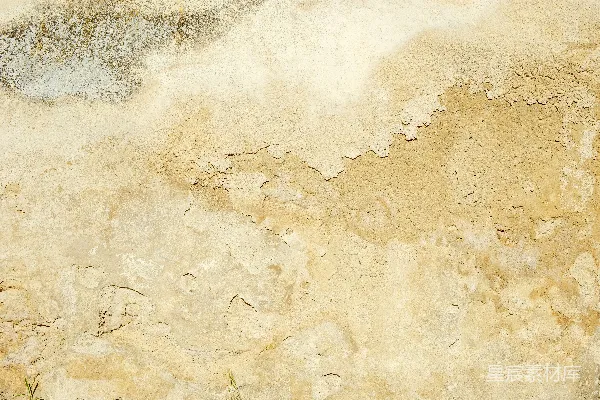 高清摄影 一座红色的消防栓位于建筑物的一侧。