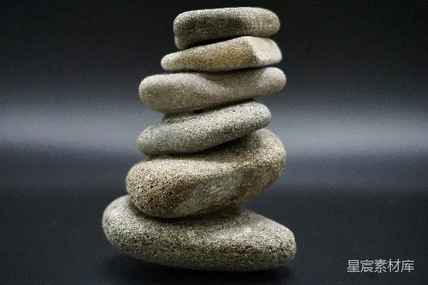 高清摄影 一堆石头叠在一起。