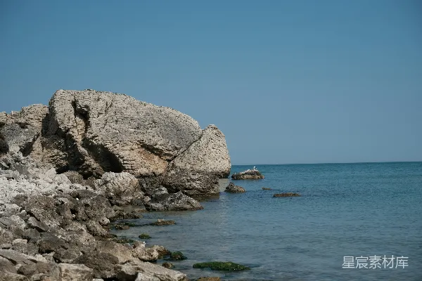 高清摄影 海边岩石海岸边的大岩石结构