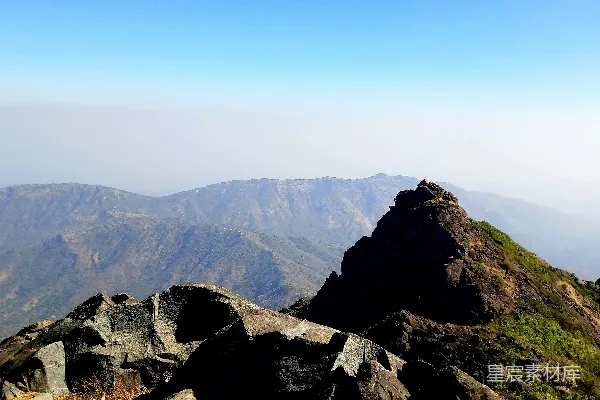 高清摄影 一座岩石山巅