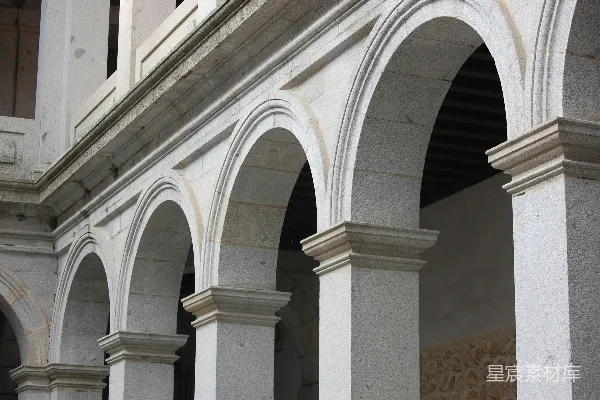 高清摄影 一座历史悠久的建筑中的石拱门