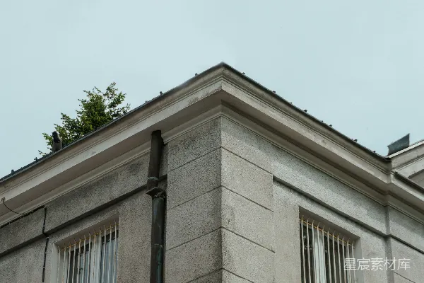 高清摄影 在白天的蓝天背景下，棕色混凝土建筑