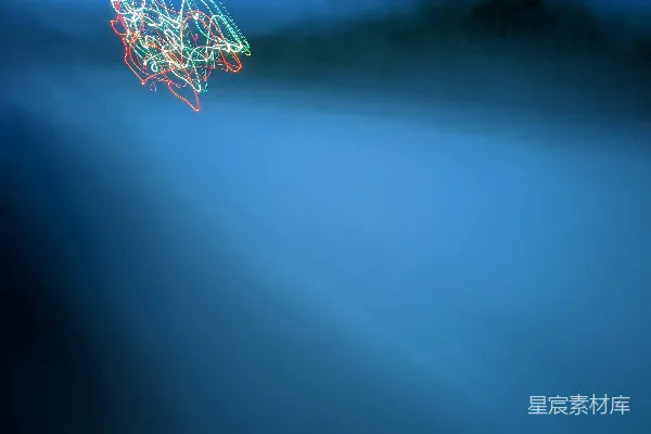 高清摄影 绿空中白色的蓝光