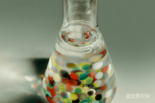 高清摄影 带有多色液体的透明玻璃瓶