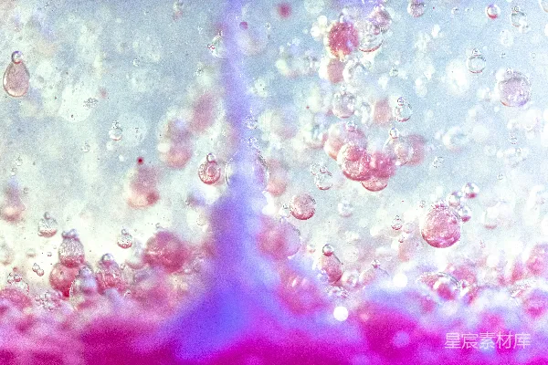 高清摄影 水面上的粉白泡泡