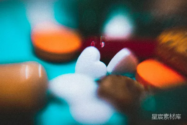高清摄影 一张心脏形状石头的特写照片